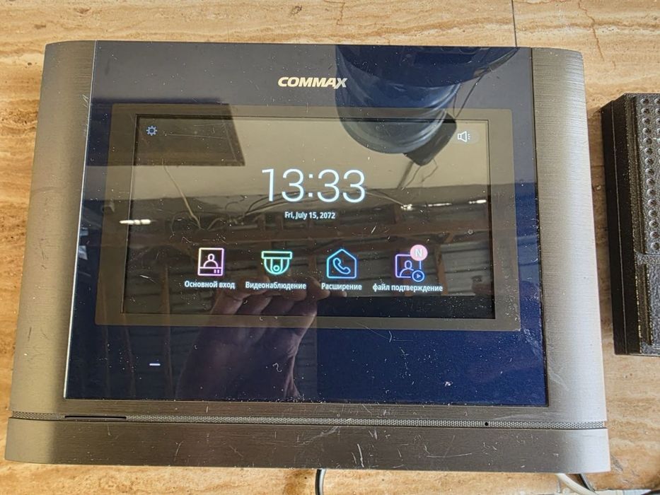 Цветной сенсорный домофон COMMAX