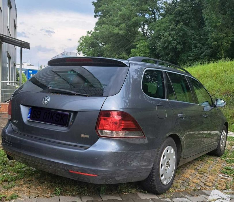 Vând Volkswagen Golf VI 1,6 TDI