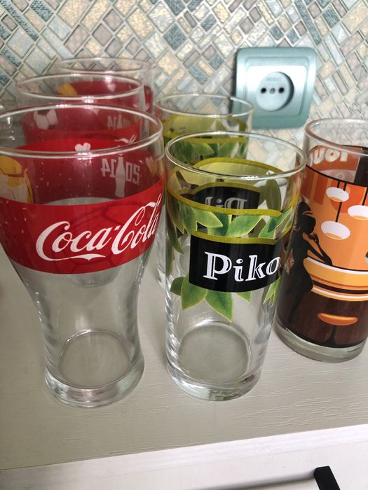 Стаканы и креманки.