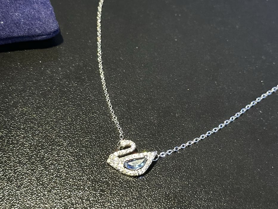 Ново дамско колие Swarovski Swan Necklace Silver с пълна опаковка