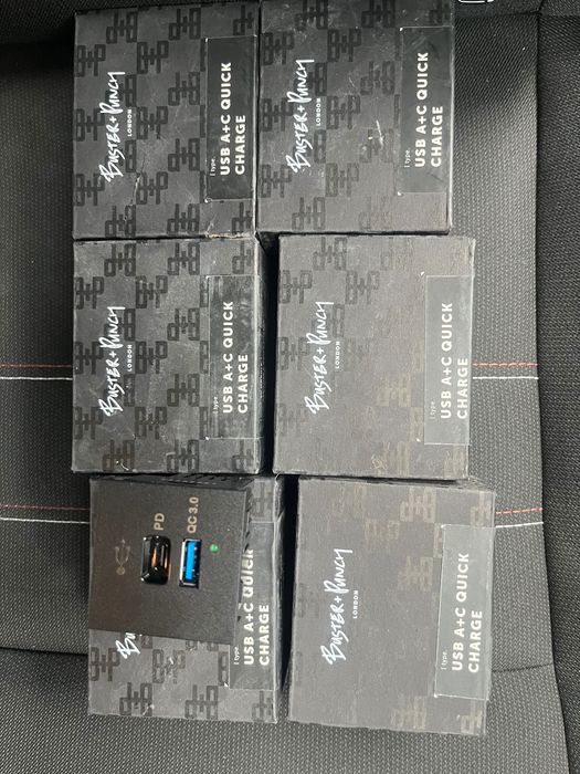 USB A+C QUICK CHARGER Buster + Punch London