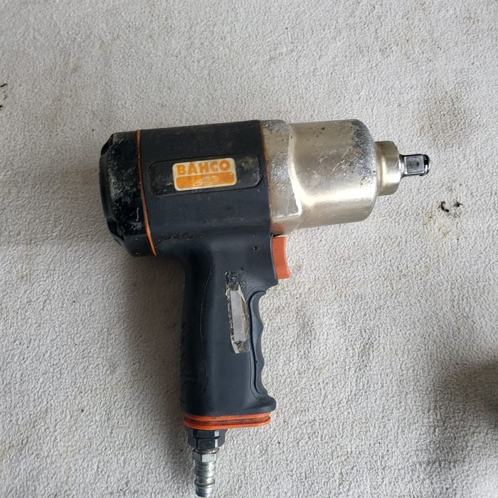 Mașină de înșurubat cu impact Bacho  BP815