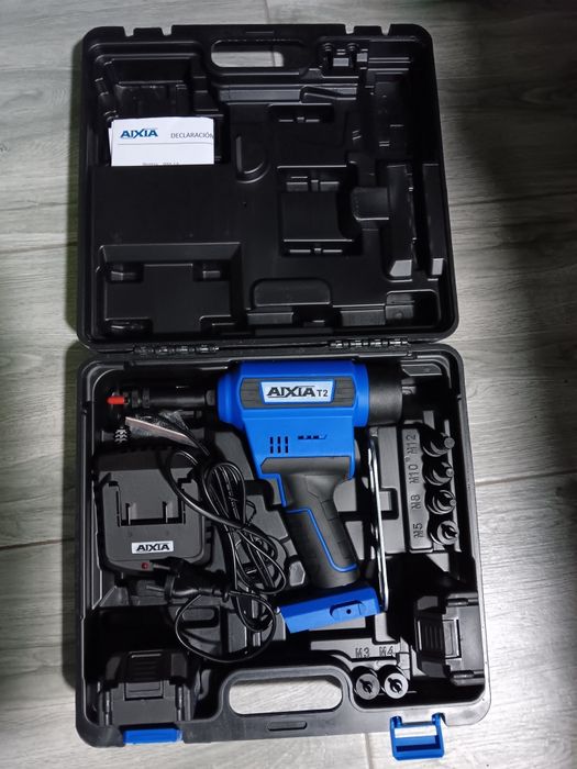 Masina de nituit/capsat M3 - M12