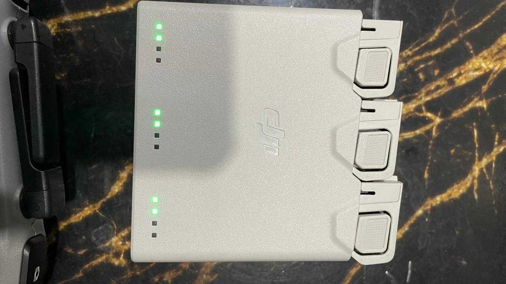 Квадрокоптер DJI Mini 4 Pro Fly More Combo (RC 2)