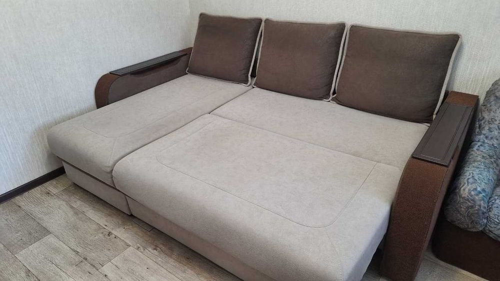 Угловой диван в отличном состоянии