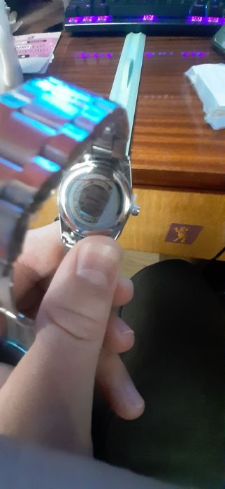 Нов дамски кварцов часовник,водоустойчив, нов-30 лв