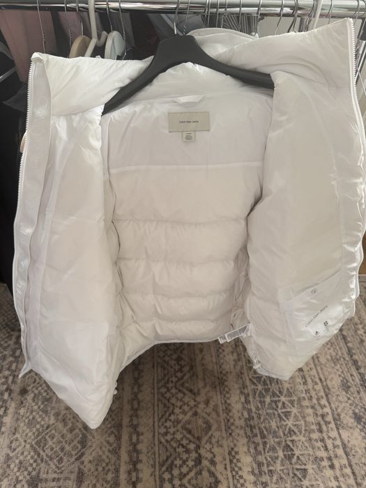 Geaca Calvin Klein alba purtata o singura data