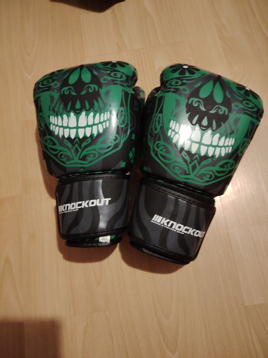 Tibiere și mănuși kik box