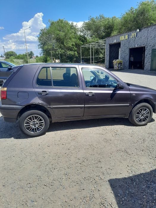 автомобиль Volkswagen golf 3
