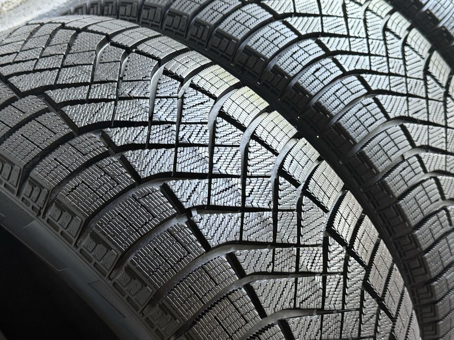 Pirelli Ice Zero FR 235/55 R19