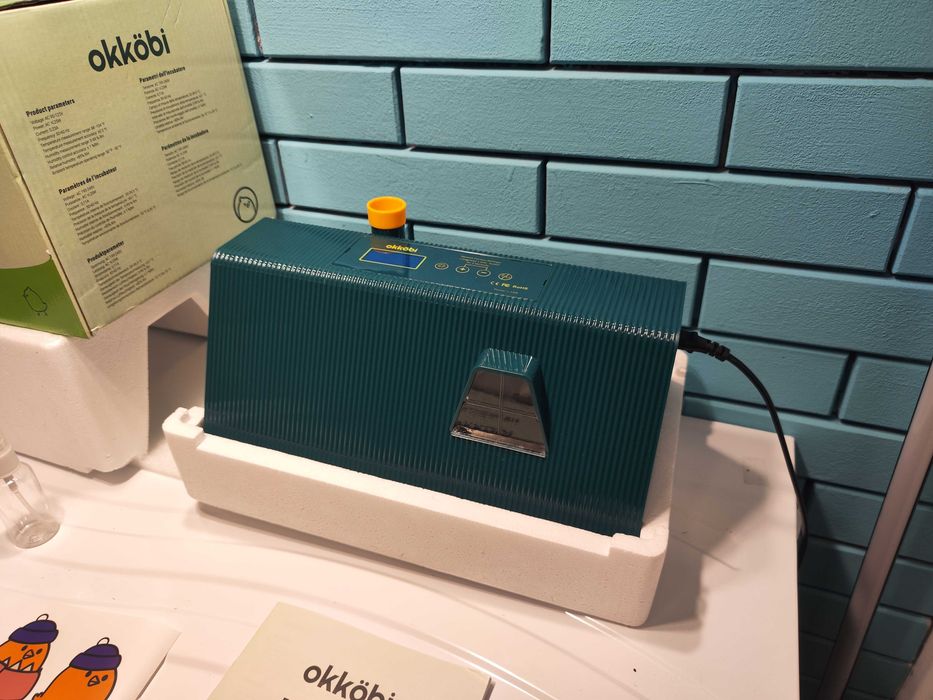 Автоматичен инкубатор за яйца 10 бр. с обръщане и влажност