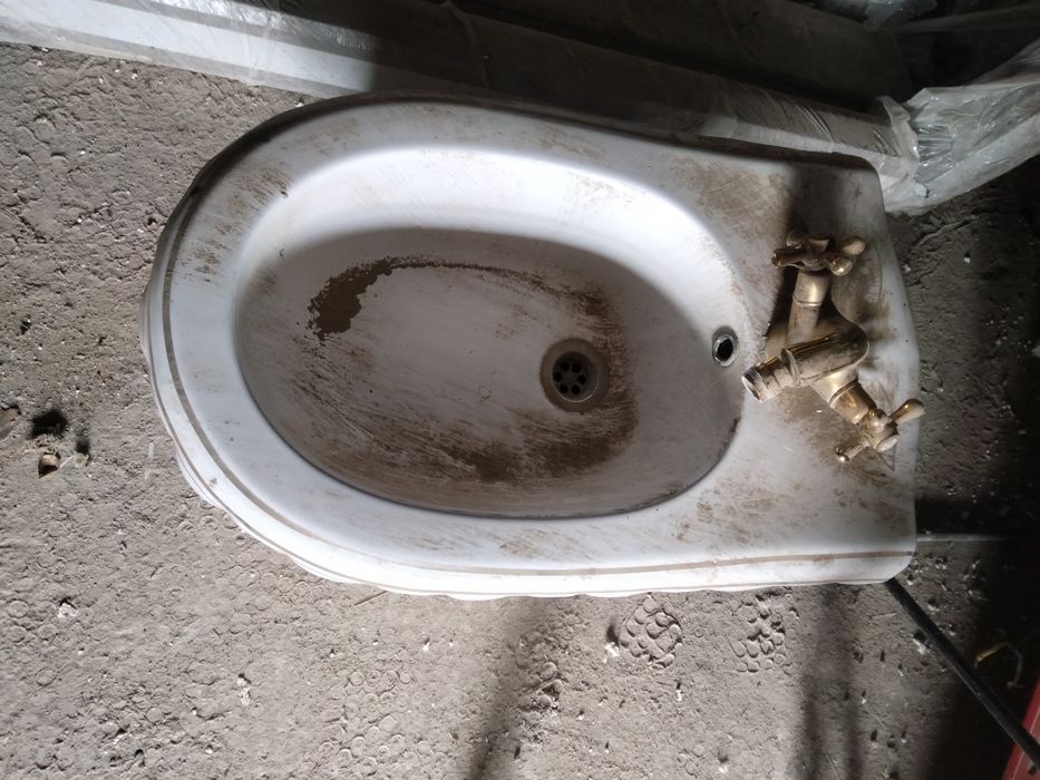 Бидэ 2 штуки в отличном состояний