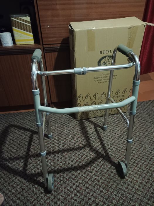 Продам новые ходунки