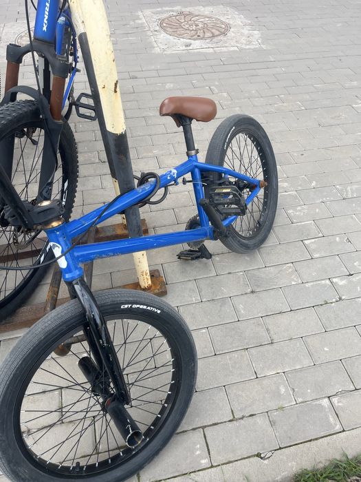 BMX Велосипед в синим цвете