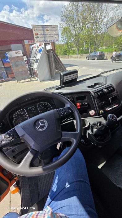Mercedes Atego basculabil cu macara