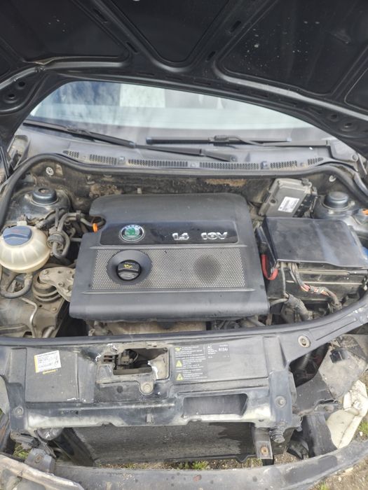 Skoda fabia 1.4 16 valve avariată  față.Motor funcțional!