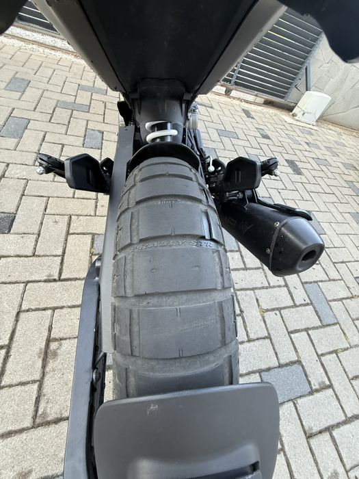 Husqvarna svartpilen 401 an 2023 cu 3700 km