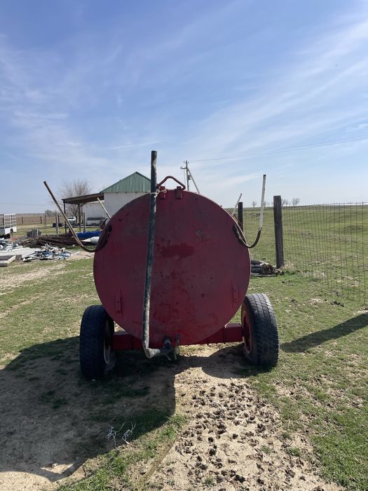 прицеп водавоз 3 тонный.