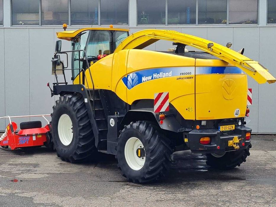 Кормоуборочный комбайн New Holland FR9060
