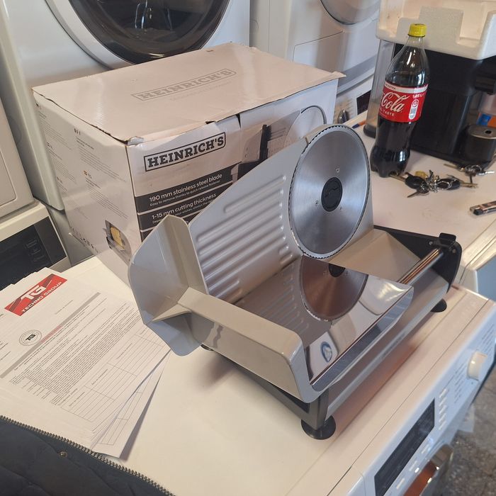 Резачка за месо,колбаси,хляб метална 200W внос от Германия