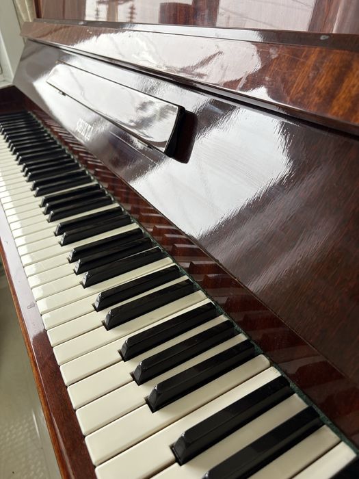 Продам пианино «Сюита»