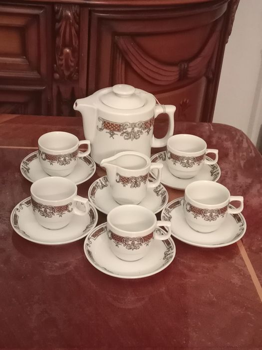 Продам фарфоровый чешский сервиз