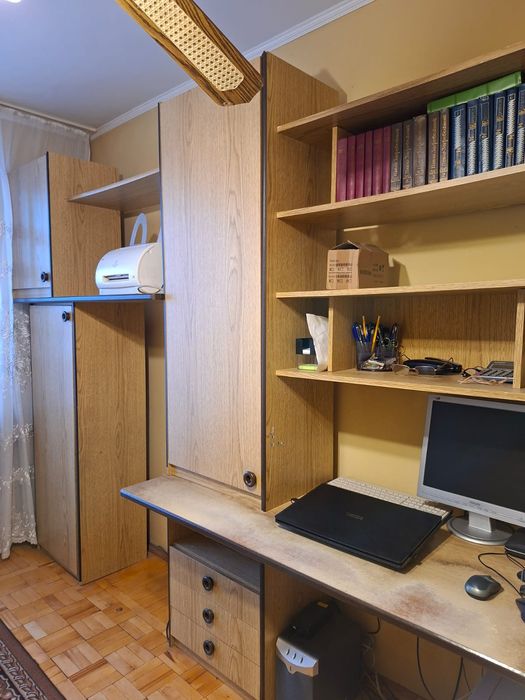 Срочно продам стенку со шкафом.