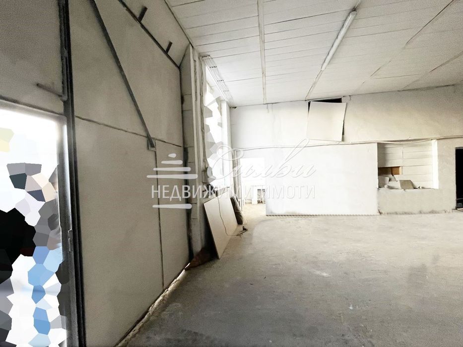 Дава се под наем Склад в Шумен, Басейна - 120 кв.м за 612 € - Снимка #2