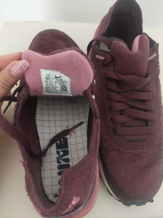 Дамски спортни маратонки Nike