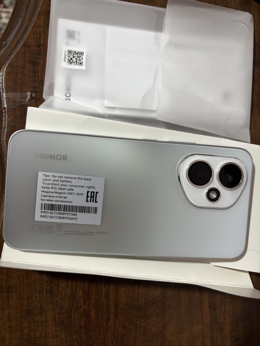 Honor-400 с гарантией куплено в октябре 2025