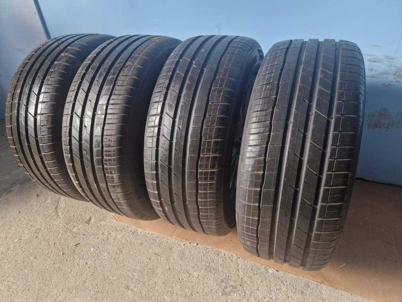 Audi Q8 R19/4M8 нови летни гуми с оригин. джанти
и датчици 265/55/R19