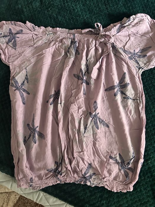 Tricou de dama pe umeri