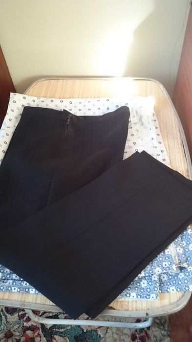 Vand pantaloni noi pentru femei