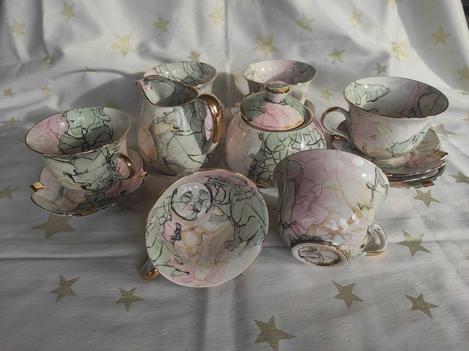 Сервиз за кафе и чай от фин (костен) порцелан