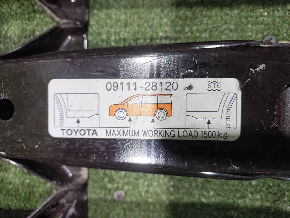 Продам Оригинальный домкрат на Минивэн