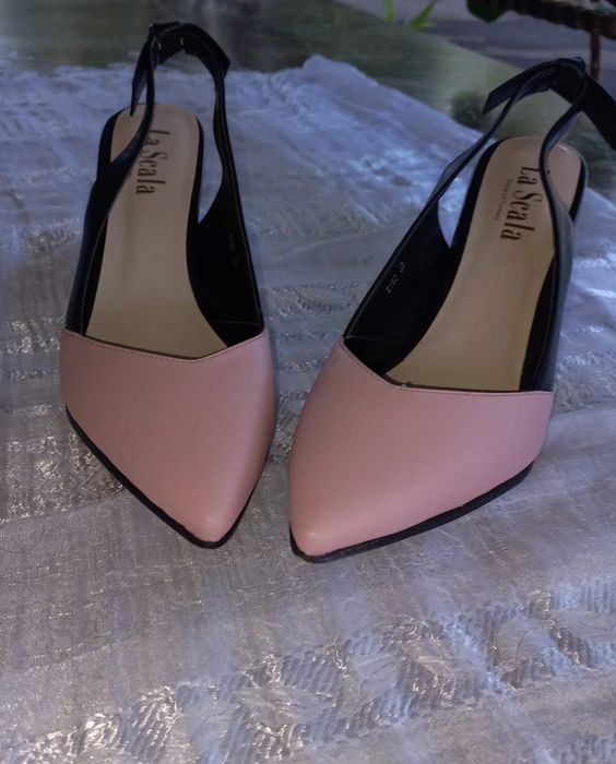 Не подошёл размер обуви. Новые. Неодеванные.