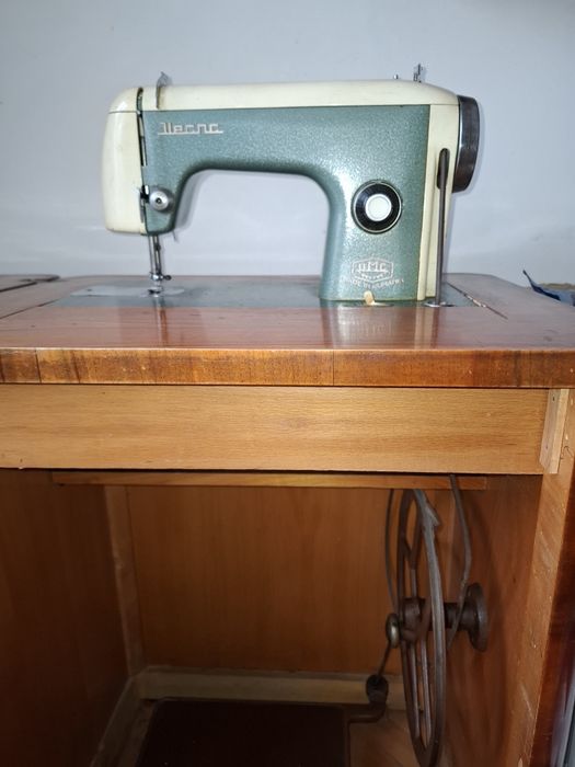 Vând mașină de cusut Ileana