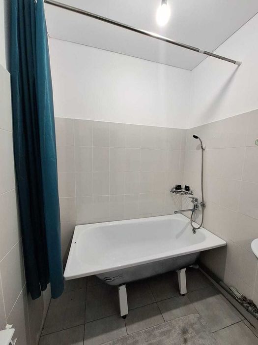 Продаётся 2 комн. квартира, район Детская больница.