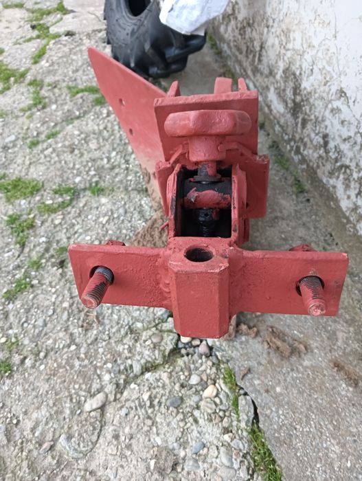 Vând plug motocultor