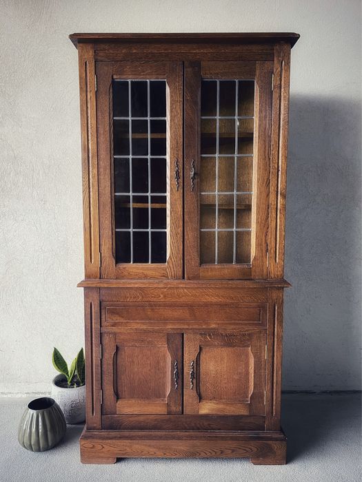 Дъбова ъглова витрина/ ъглова витрина масив