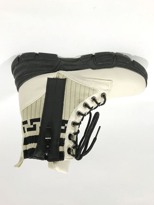 Дамски зимни боти в бяло,черно и червено/J42