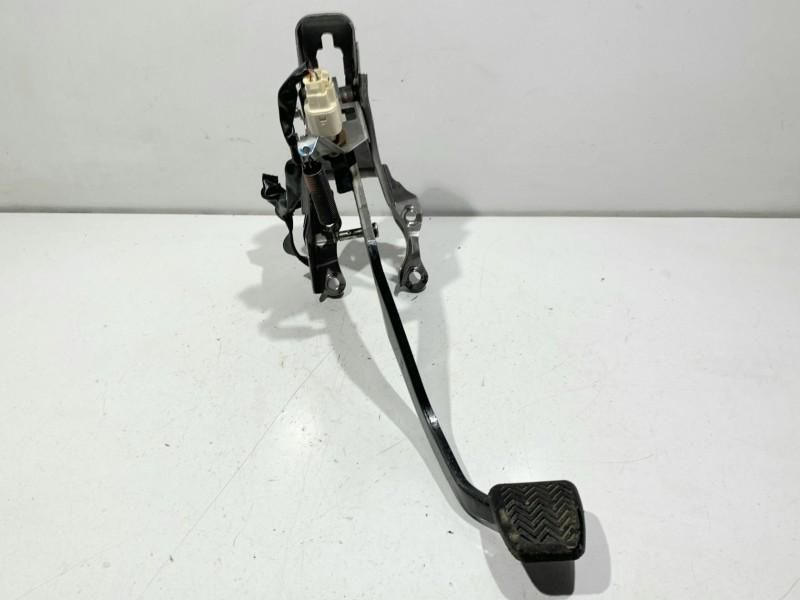 Pedala ambreiaj Toyota Corolla 1.6 benzina cutie manuala 6 trepte