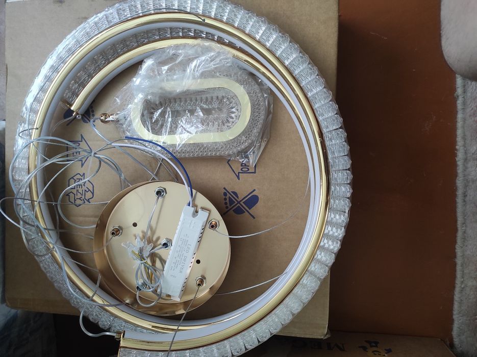 Продаётся новые  hi tech люстры