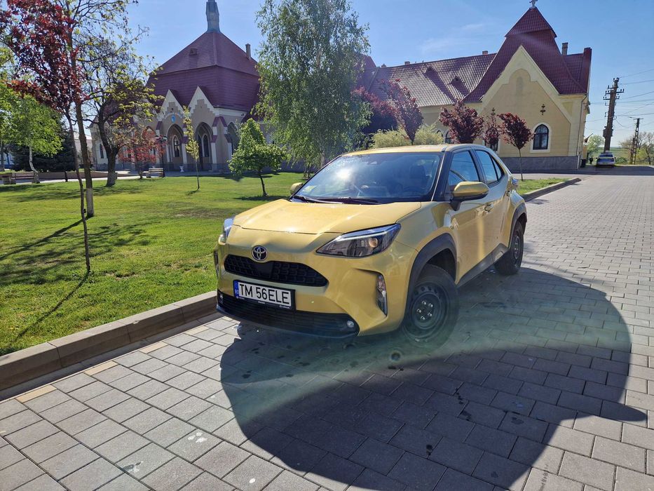TOYOTA YARIS CROSS 2022 - benzină - garanție Toyota - 50.464 km - culoare Brass Gold - în garanție - revizia la zi - Preț 21.400 Euro -  O723 OO9 O79