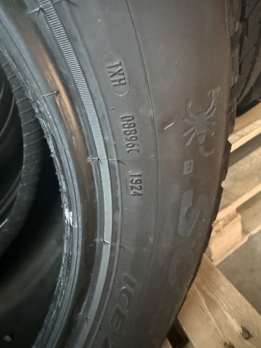 Шины  шипованные  размер 235/55-19