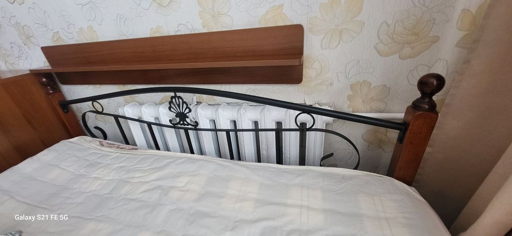 Кровать двухспалка с матрасом