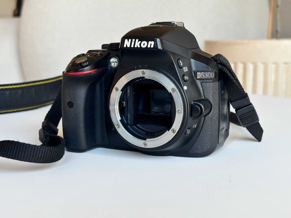 Nikon D5300 + Nikkor 35 1.8 + Nikkor 18-105 + аксесоари