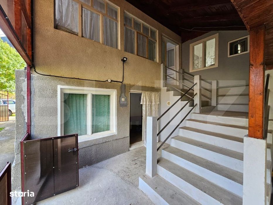 Casa de vanzare, 260 mp, zona Vest