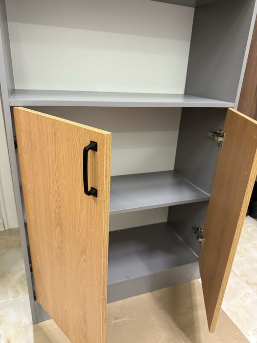 Стильный офисный шкаф