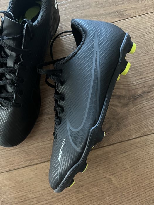 Adidasi fotbal nike marimea 35.5